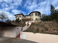 EUPORA® Immobilien: Wohnhaus im "mediterranen Stil" mit Weitblick in Gerbach am Donnersberg - Gerbach