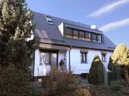 Energetisch optimiertes Zweifamilienhaus in Heroldsberg mit top sanierter Galeriewohnung im Dachgeschoss - Heroldsberg