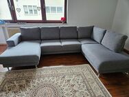 U Form SOFA mit Teppich - Mönchengladbach