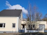 WERTVOLLES GRUNDSTÜCK + KLEINES EINFAMILIENHAUS MIT WINTERGARTEN UND GARAGE - Langenfeld (Rheinland)