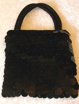 Abendtasche Satin mit großen Pailletten schwarz 20 x 20 cm - Rödermark