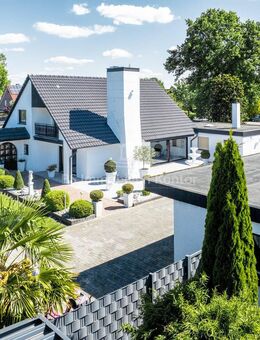 Beeindruckendes Wohnhaus mit 3 Single-Apartments & 5 Garagen SP in Toplage Papenburg-Untenende - Papenburg