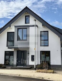 Exklusive 4-Zimmer-Dachgeschosswohnung mit Balkon, Klimaanlage und stilvollem Ambiente - Bergheim (Nordrhein-Westfalen)