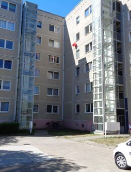 2 Zimmer Wohnung mit Aufzug und Balkon - Brandenburg (Havel)