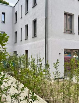 Neubau Stadthaus mit Terrasse und Garten - Berlin