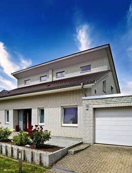 Exklusiv! Gehobenes Einfamilienhaus mit besonderer Architektur und Klasse in der Residenzstadt Celle - Celle