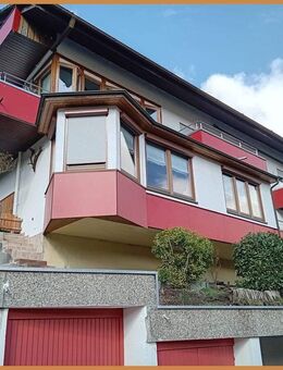 Wohnen mit Weitblick: Stilvolle 2-Zimmer-Wohnung in Hanglage von Bad-Peterstal Griesbach ! - Bad Peterstal-Griesbach