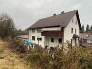 Zwangsversteigerung - Wohnhaus mit drei Wohneinheiten und Nebengebäude - Küps