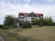 Gemütliche und gut vermietete 3-Zimmer mit Balkon, Wannenbad und Stellplatz in ruhiger Lage! - Leuna