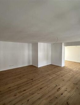 Zentrale, großzügig geschnittene 2-Zimmer-Wohnung mit 140 m² im Herzen von Rheinbach - Rheinbach