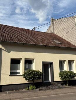 Gepflegtes Einfamilienhaus mit Garten und Balkon in zentraler Lage von Wadgassen-Differten - Wadgassen