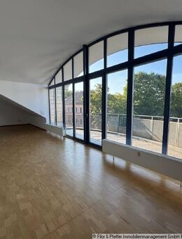 *Atelier-Wohnung* mit großer Dachterrasse* in ruhiger Lage - Magdeburg