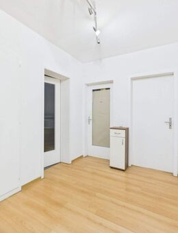 Attraktive 3-Zimmer-Wohnung mit Balkon und Stellplatz - ideal für Eigennutzer oder Anleger - Leonberg (Baden-Württemberg)