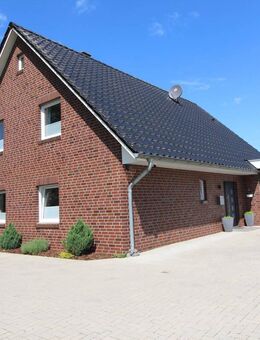 Exquisites Einfamilienhaus mit Garage in hervorragendem Zustand mit Natur-Weitblick über Wiesen - Oberndorf (Niedersachsen)
