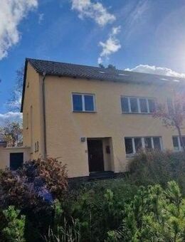 IMMOBERLIN.DE - Stilvoll kernsanierte Doppelhaushälfte zwischen Golfplatz Gatow & Havel - Berlin