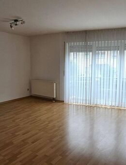 Helle 3-Zimmer-Erdgeschoßwohnung Nähe Friedhof mit Balkon, Einbauküche und TG-Stellplatz - Schweinfurt