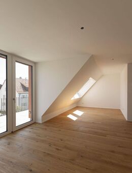 Exklusive 2,5-Zi-DGwohnung mit geh. Innenausstattung mit Balkon - Friedrichshafen