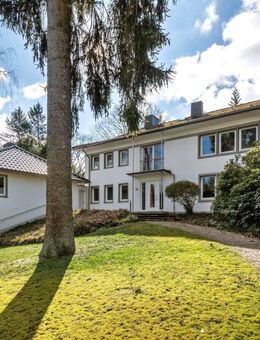 Klassisch, elegant und voller Möglichkeiten: Zwei Häuser - ein Zuhause im grünen Blankenese - Hamburg