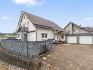 #KOMINOS IMMOBILIEN# Ebenerdige Eigentumswohnung mit Terrasse und Garage im 3-Familienhaus - Attendorn (Hansestadt)