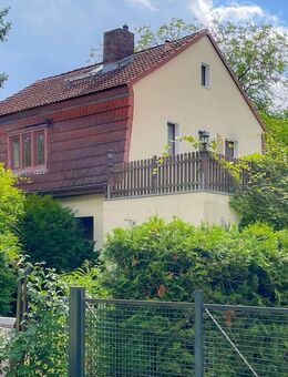 Freistehendes Einfamilienhaus mit Dachterrasse, Garten und viel Platz auf drei Etagen - Berlin