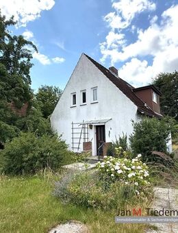 Einfamilienhaus in ruhiger Lage mit Potential und Vollkeller auf einem 813 m² großem Erbbaugrundstück - Lübeck