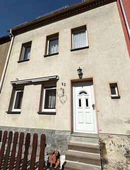 Reihenmittelhaus in Lößnitz mit 6 Zimmern: Einfamilienhaus zentrumsnah mit Erweiterungspotential - Lößnitz