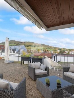 Helle 4 Zimmer-Penthouse-Wohnung mit Panoramablick und offenem Kamin in Merzhausen - Merzhausen