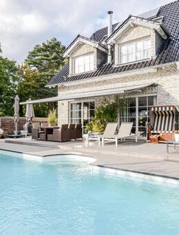 Exklusives Einfamilienhaus mit beheiztem Außenpool * Gesamtfläche 255 m² * große Terrasse * Sauna * Kamin * Solarther... - Langenfeld (Rheinland)