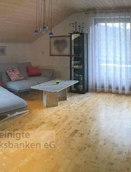 Einziehen und Wohlfühlen : Hübsche 3-ZI-DG-Wohnung im Echaztal ! - Lichtenstein