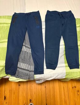 2 Jungen Jogging Hosen der Marke C&A und s.Oliver, Größe 152 - Wadgassen