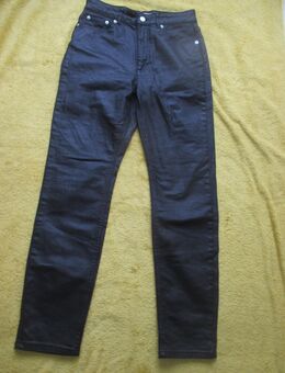 NEU mit Etikett * Edel * stylisch * Glanz- Leder * Imitat * Biker- Style * Jeans- Hose "NA-KD" Gr. 36/ S * schwarz * Gothic * - Riedlingen