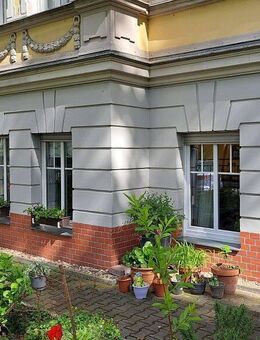 Gepflegte 4-Zimmer-Altbau-Wohnung mit 2 Gartenanteilen und 2 Duschbädern in bester Lage Tempelhofs! - Berlin