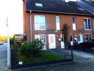Lichtdurchflutetes 2 1/2-geschossiges Eckhaus mit viel Platz für eine Familie - Grevenbroich