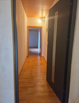 Helle, frisch sanierte 2,5 Zimmer Wohnung zu vermieten - Husum (Schleswig-Holstein)