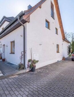 Charmantes Zweifamilienhaus mit großem Garten in Westausrichtung - München