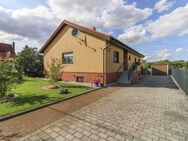 Gartenidylle: Schönes Zuhause mit Garage und Carport in ruhiger Feldrandlage - Mockrehna