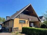 Familien willkommen! Zweifamilienhaus in Holm mit Garage, Kamin und großem Garten. - Holm (Landkreis Pinneberg)