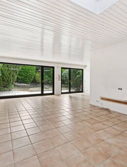 Moderne Wohlfühloase mit viel Licht & Privatsphäre: Stilvoller Bungalow mit Gartenparadies - Meerbusch