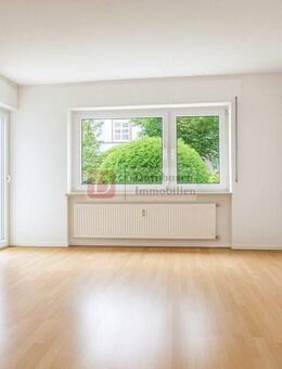 Top!! Renovierte Erdgeschosswohnung - 2 Zimmer, Balkon und Einzelgarage - Frankfurt (Main)