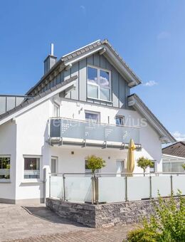 Charmantes Zweifamilienhaus in ruhiger Lage mit schönem Garten - Grafschaft