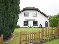 **TEILWEISE RENOVIERTES, PREISWERTES EINFAMILIENHAUS MIT GARAGE UND CAPORT- IN RUHIGER LAGE **** - Alsdorf (Landkreis Altenkirchen (Westerwald))