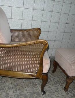 Vintage: Chippendale bequemer Sessel mit Hocker (2. Sessel + Tisch optional) - Düsseldorf