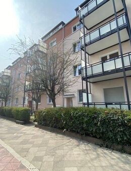 Hoch hinaus mit viel Platz! Ideale 2-Zimmer-Wohnung mit Ausblick und Einbauküche - Düsseldorf