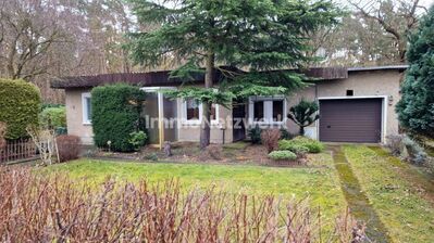 Idyllisches Wohnen: Bungalow direkt am Wald