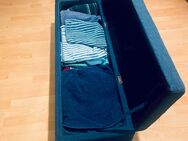 1 x Bettbank mit Sitzgelegenheit und Stauraum ideal für Bettwäsche oder Handtücher etc. Höhe: 0,38m, Breite: 0,38m, Länge: 112m — nur 75€ - München Moosach
