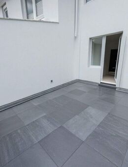 Moderne, kernsanierte 1,5-Zimmer-Wohnung mit großer Dachterrasse & Blick auf die Genovevaburg - Mayen