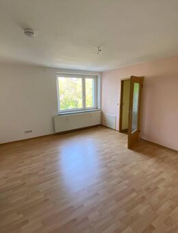 Helle 2-Raum-Wohnung in Reichenbach (Hochparterre) - Reichenbach (Vogtland)