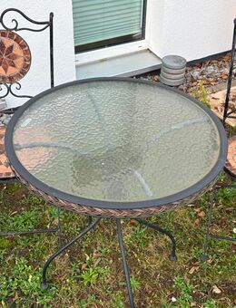 Gartenmöbel - Stühle, Tisch und Regal - Hameln Zentrum