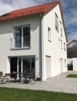 So weit das Auge reicht - nur Wiesen und Felder - XL-REH - mit EBK, Gartengeräte- bzw. Fahrradhaus - 2 Garagen frei ab 01.03.2026 - Ingolstadt