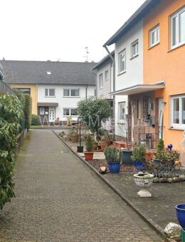 Einfamilien-Reihenhaus mit Terrasse, Garten, überdachtem Balkon, Hobbyraum mit Bar, Garage - Siegburg